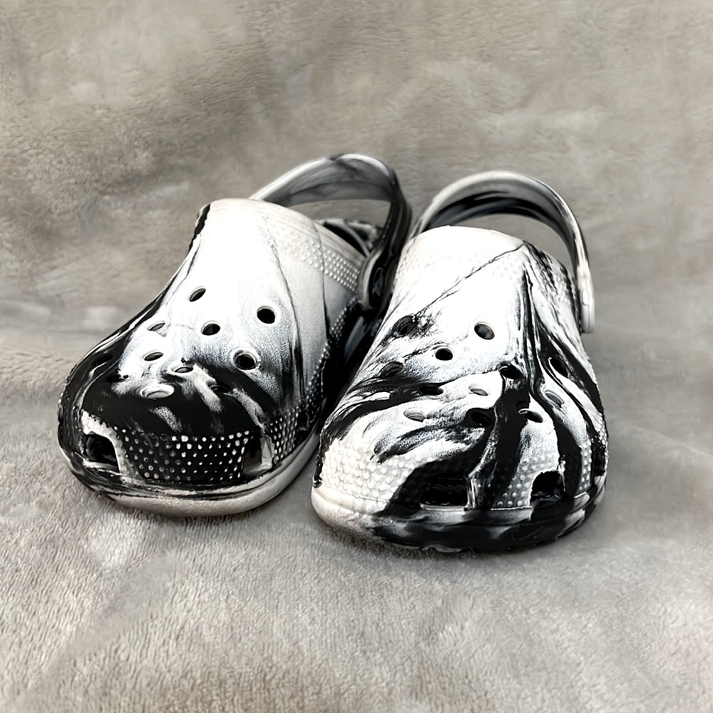 Kid's Classic Crocs | Black & White Tie Dye / Marbled | Size 12